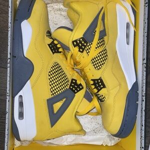Jordan 4s